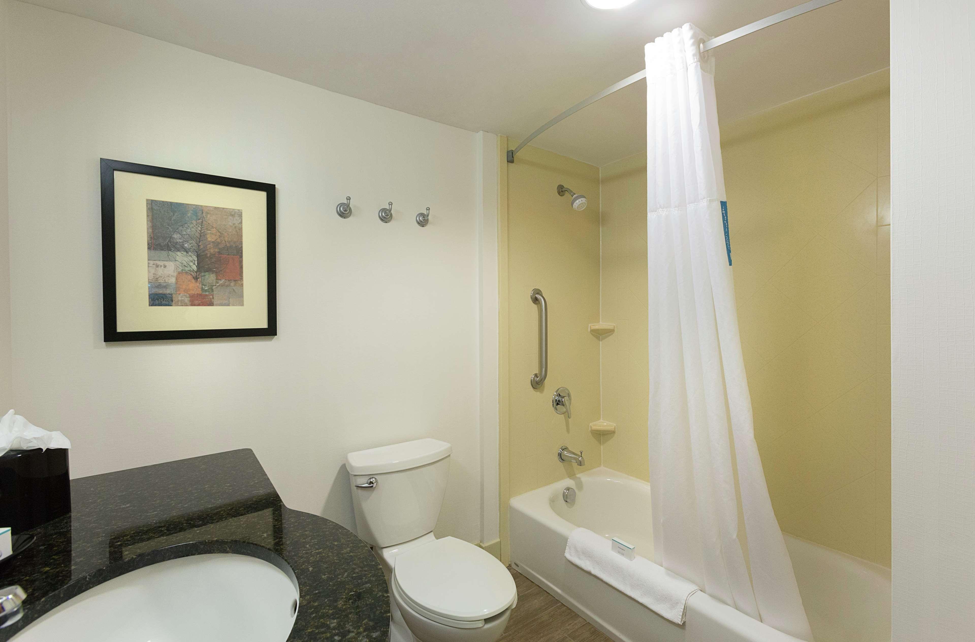 Hampton Inn Belmont At Montcross Exteriör bild