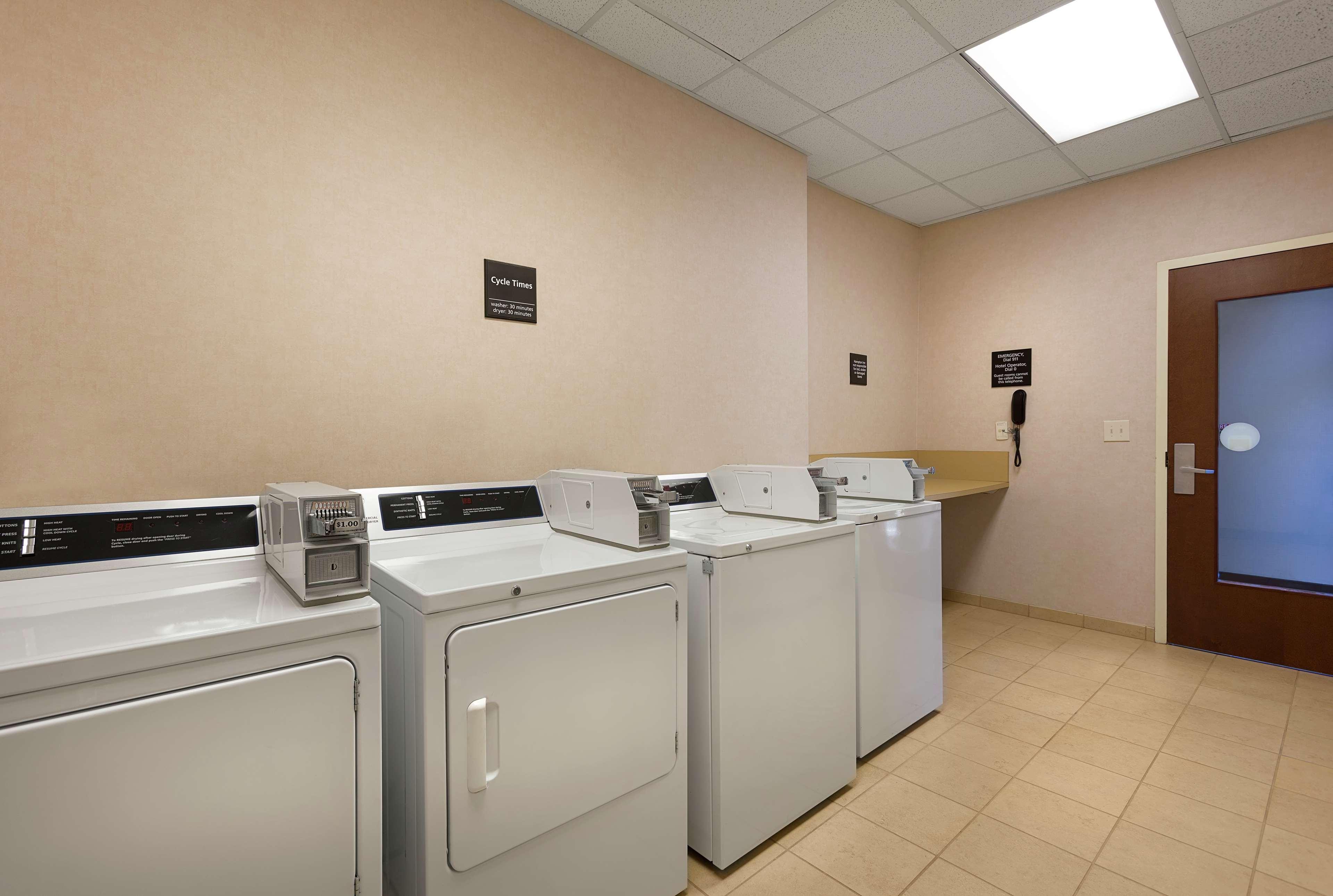 Hampton Inn Belmont At Montcross Exteriör bild