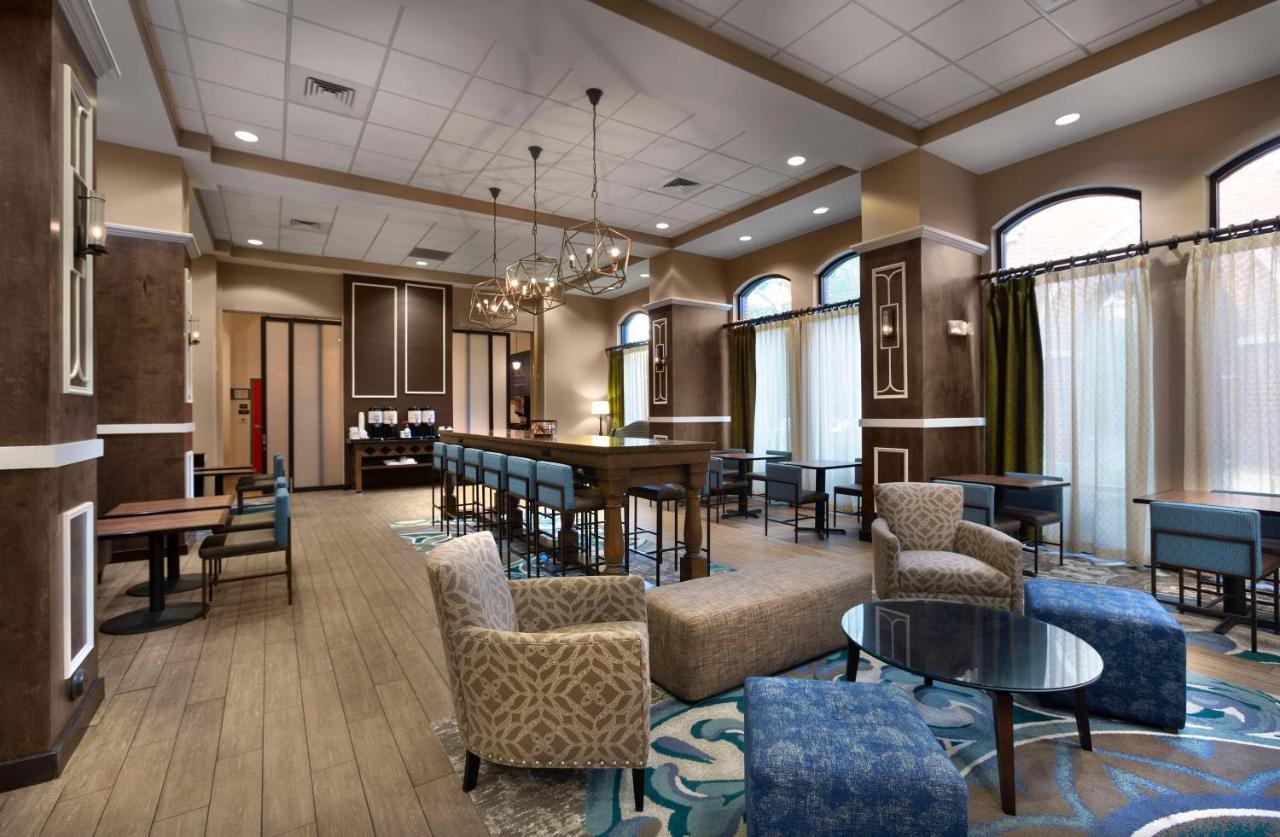 Hampton Inn Belmont At Montcross Exteriör bild