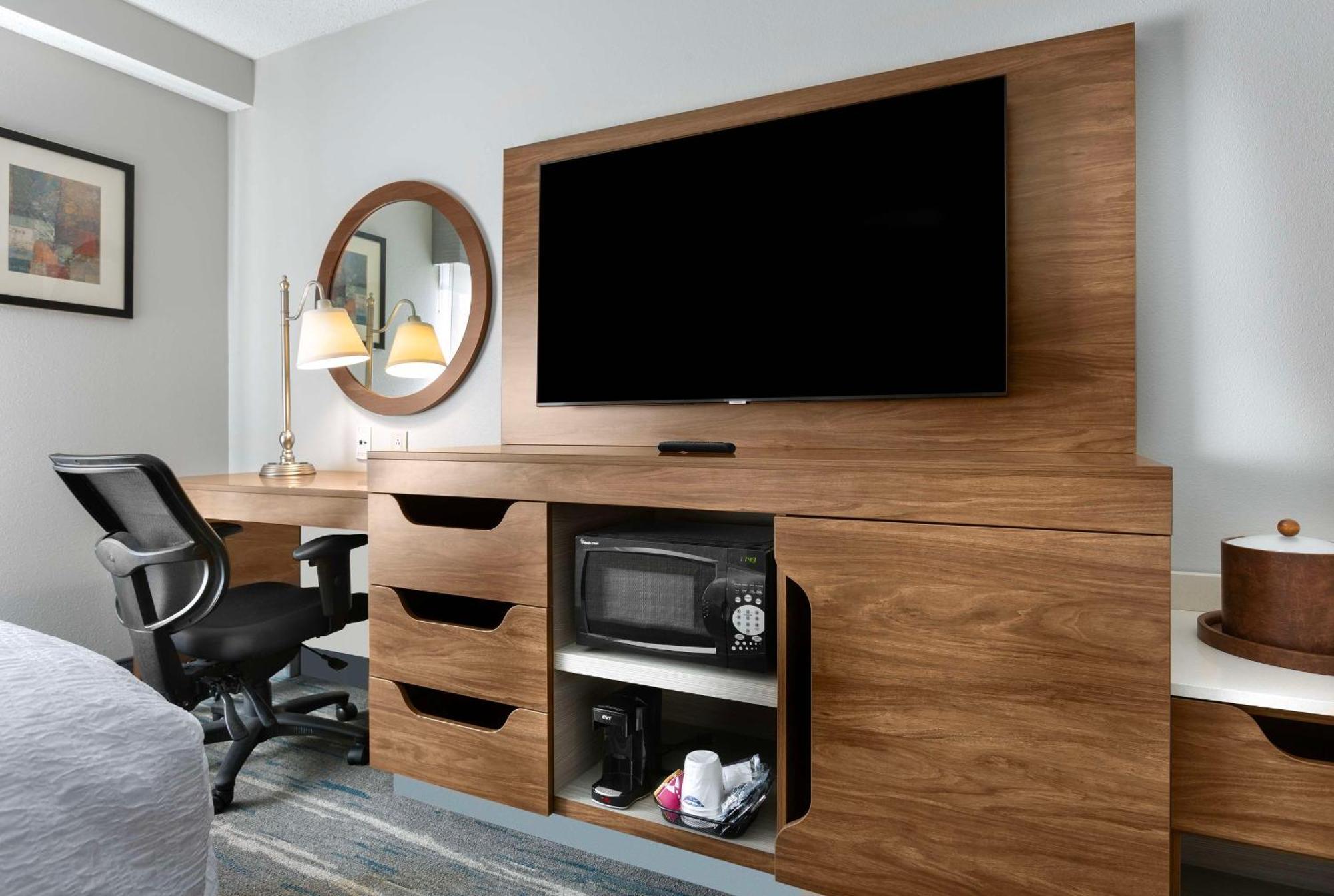 Hampton Inn Belmont At Montcross Exteriör bild