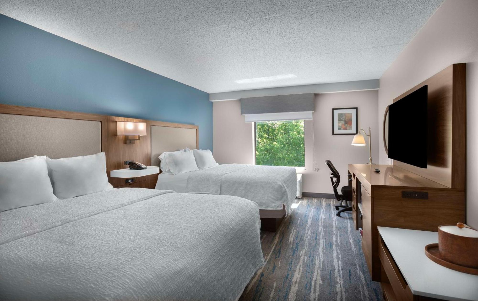 Hampton Inn Belmont At Montcross Exteriör bild
