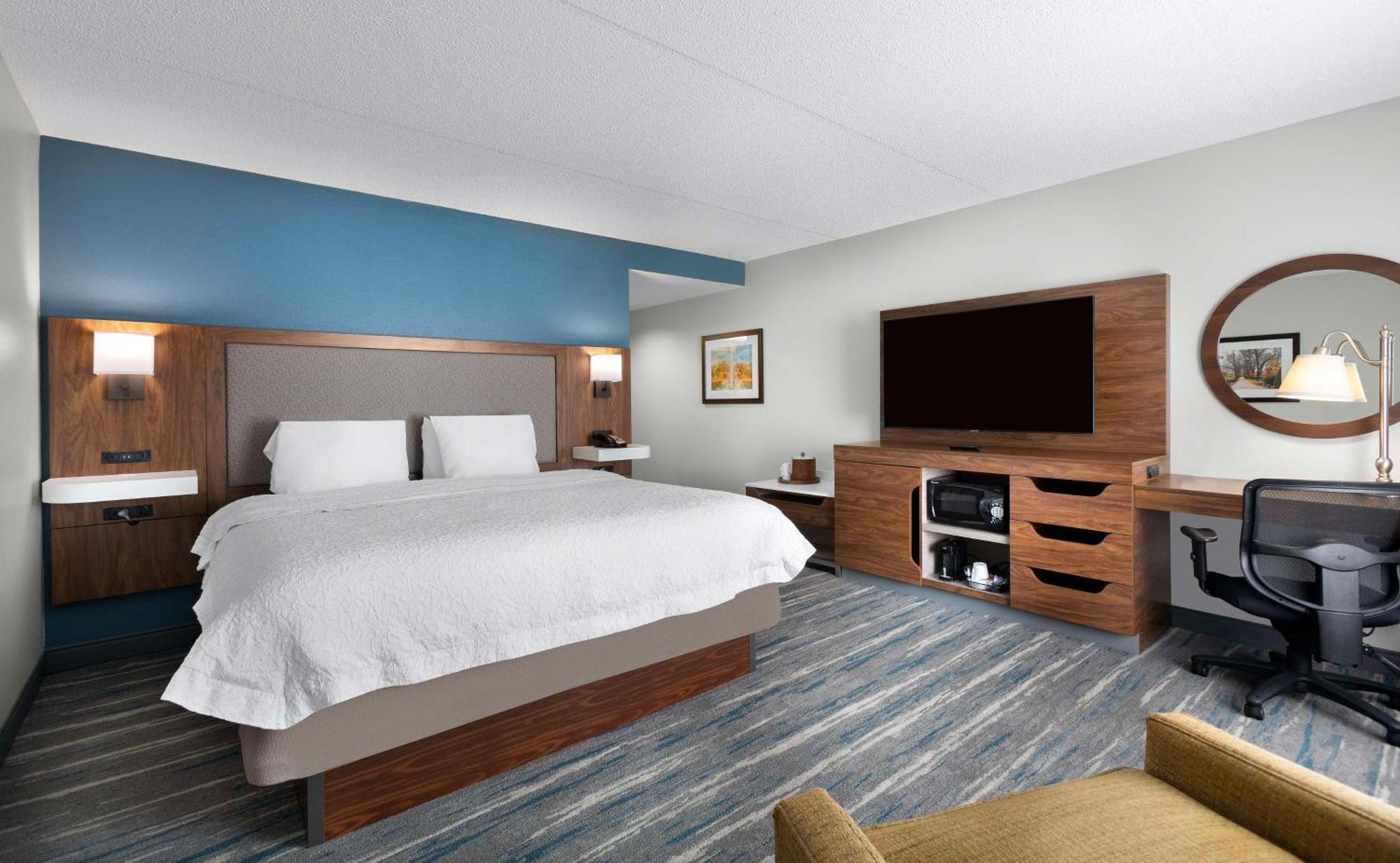 Hampton Inn Belmont At Montcross Exteriör bild