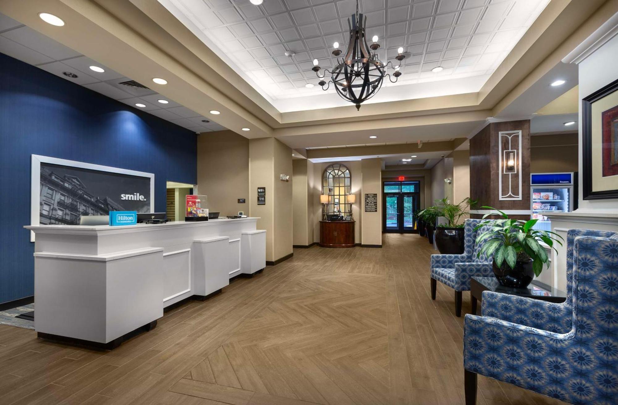 Hampton Inn Belmont At Montcross Exteriör bild