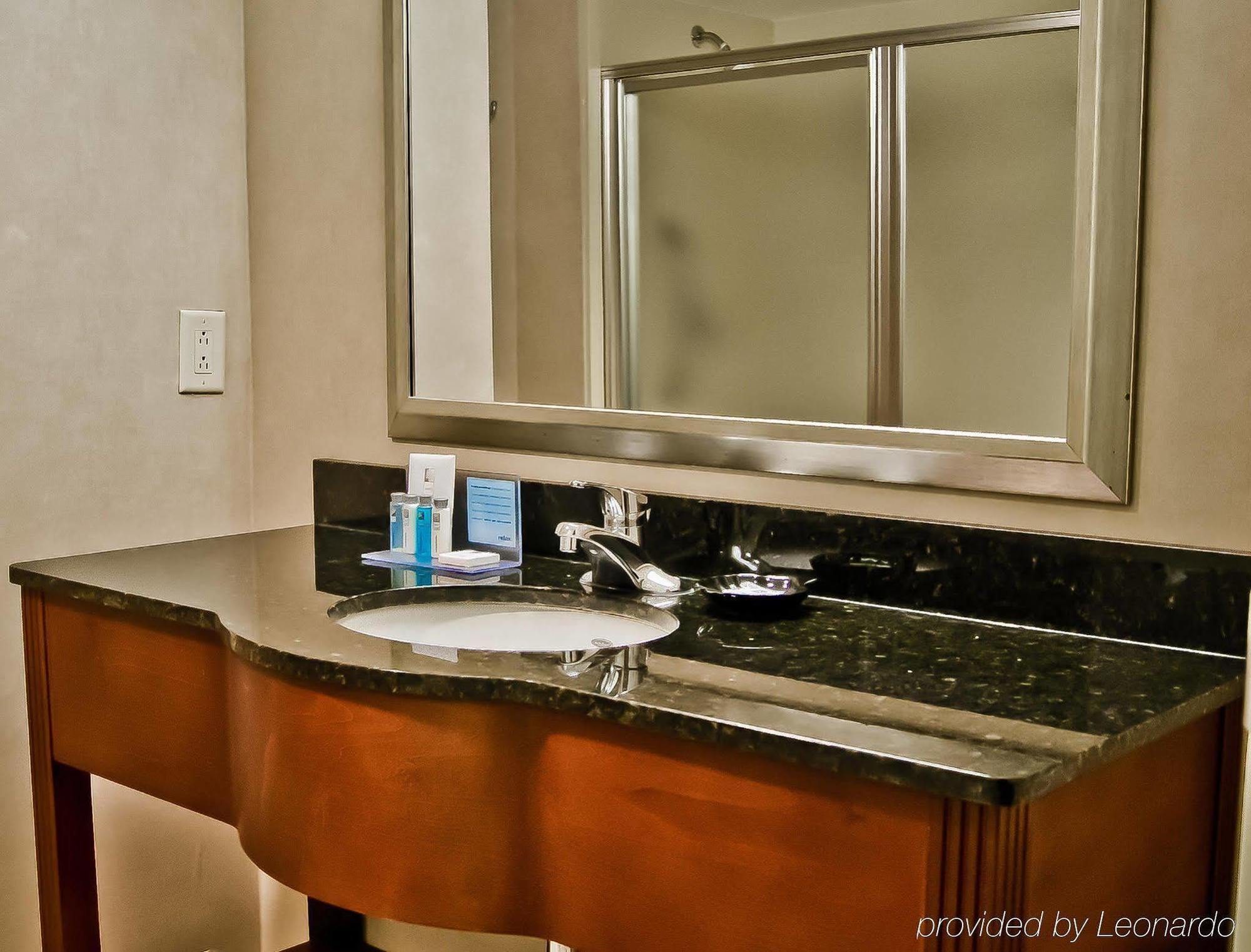 Hampton Inn Belmont At Montcross Exteriör bild